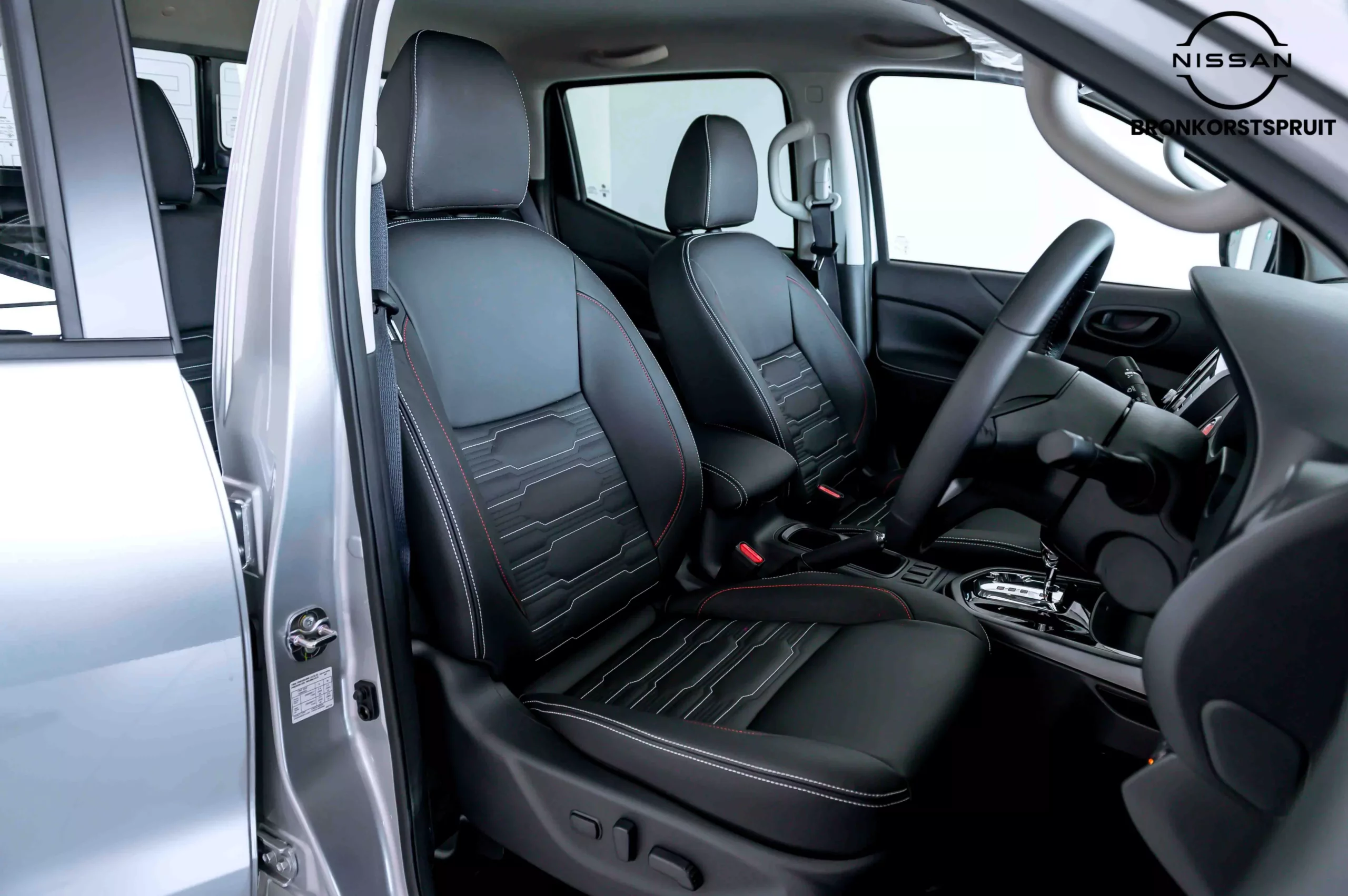 Vehicle Image for 2/3for Nissan Navara 2.5DDTi double cab PRO-2X (automatic | diesel)